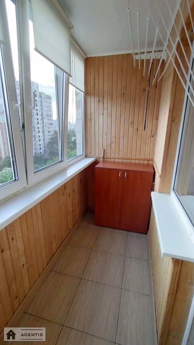 Apartment for rent 1 room, 37 m², 8th fl./9 floors. 10, Chornobylska 10, Kyiv. 