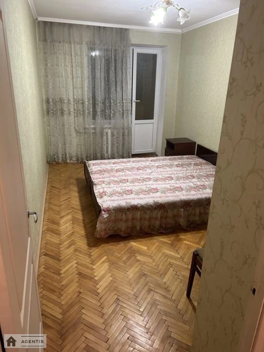 Здам квартиру 3 кімнати, 70 m², 2 пов./9 поверхів. 2, Романа Шухевича просп. (Генерала Ватутіна), Київ. 