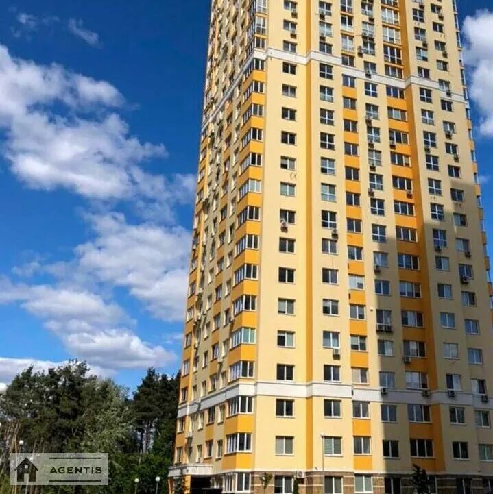 Сдам квартиру 2 комнаты, 67 m², 1 эт./25 этажей. 18, Воскресенская 18, Киев. 