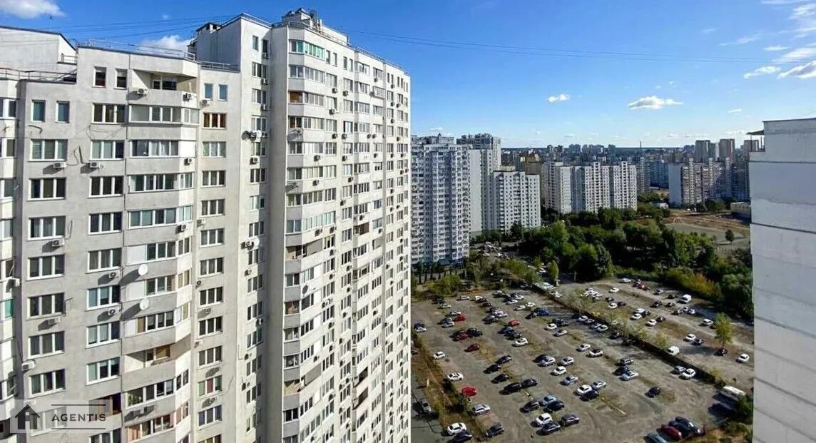 Сдам квартиру 3 комнаты, 68 m², 22 эт./25 этажей. 3, Олени Пчілки вул., Киев. 