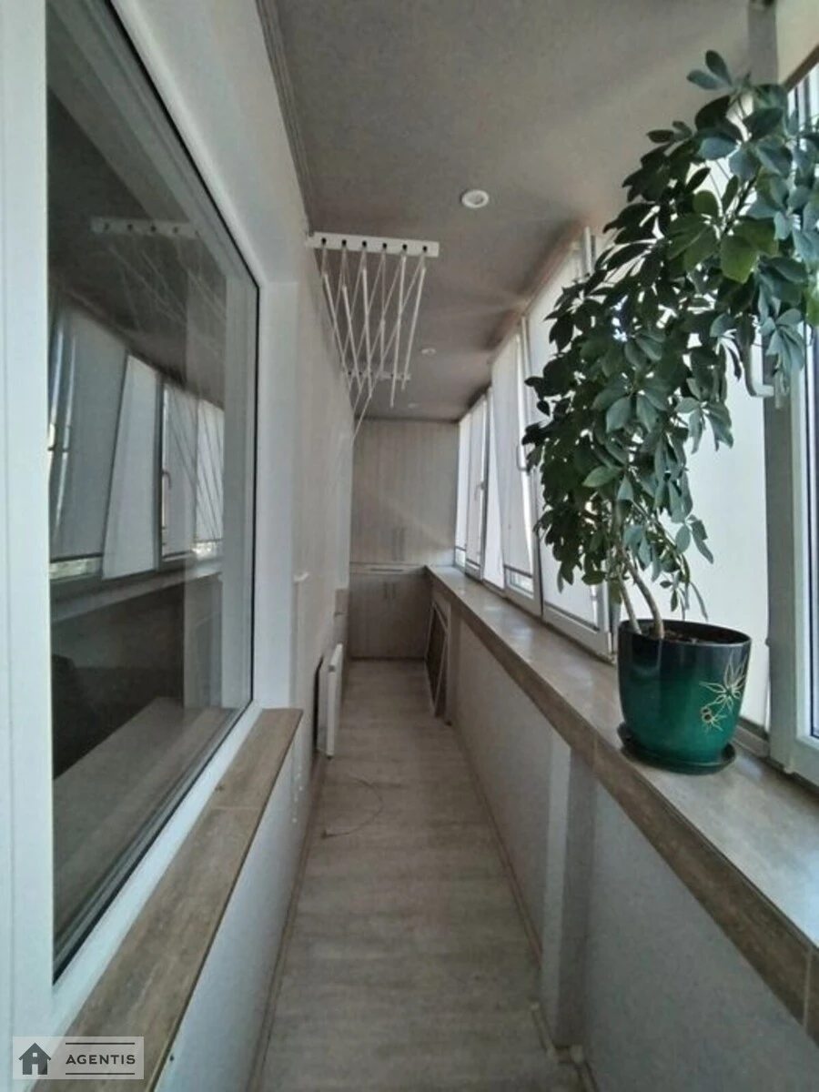 Apartment for rent 2 rooms, 52 m², 5th fl./10 floors. 12, Vyshnyakivska 12, Kyiv. 