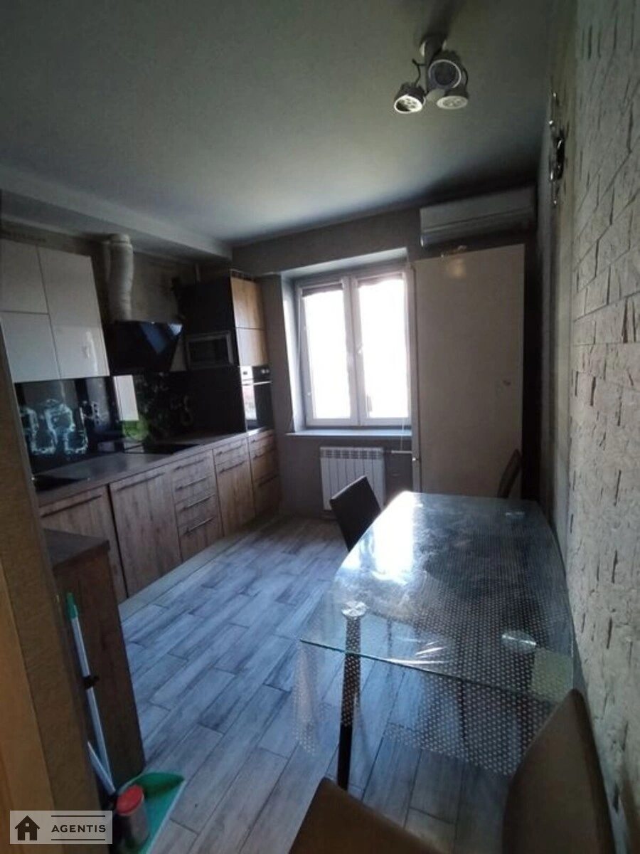 Apartment for rent 2 rooms, 52 m², 5th fl./10 floors. 12, Vyshnyakivska 12, Kyiv. 