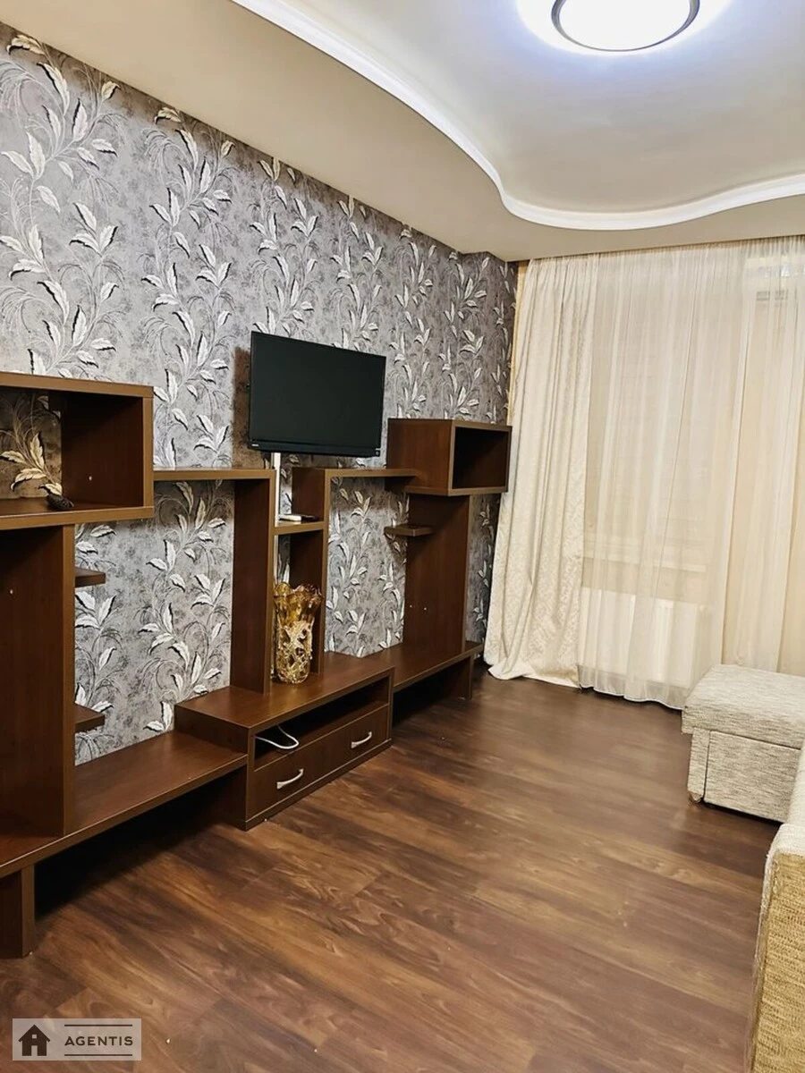 Apartment for rent 2 rooms, 44 m², 1st fl./10 floors. Regeneratorna 4, Kyiv. 