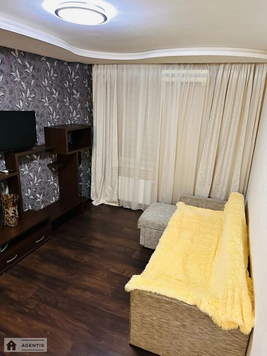 Apartment for rent 2 rooms, 44 m², 1st fl./10 floors. Regeneratorna 4, Kyiv. 