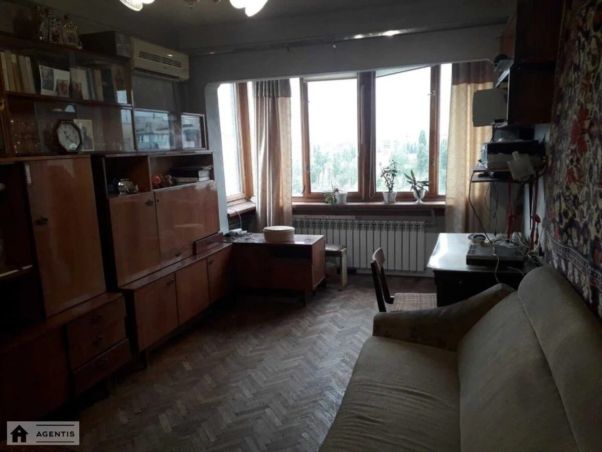 Apartment for rent 2 rooms, 47 m², 5th fl./12 floors. Dniprovskyy rayon, Kyiv. 