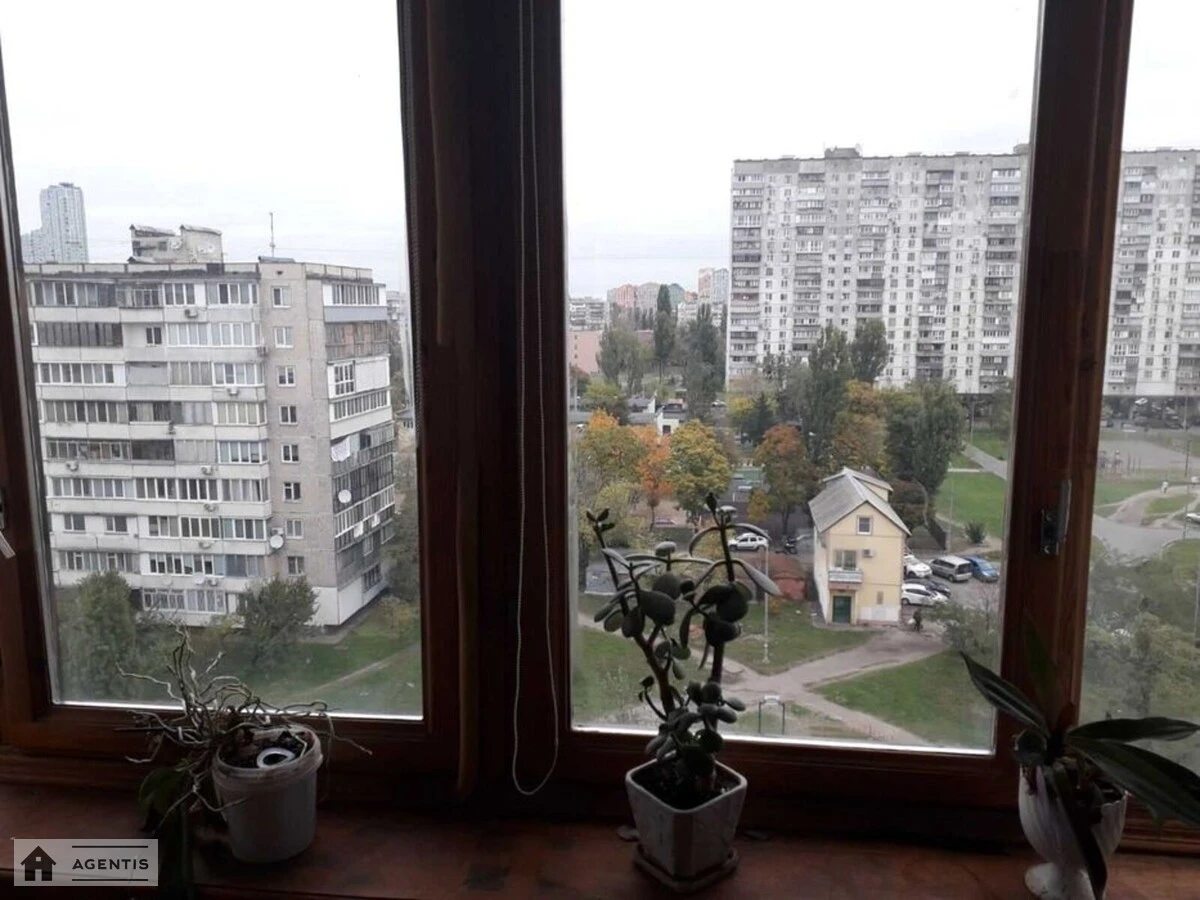 Apartment for rent 2 rooms, 47 m², 5th fl./12 floors. Dniprovskyy rayon, Kyiv. 