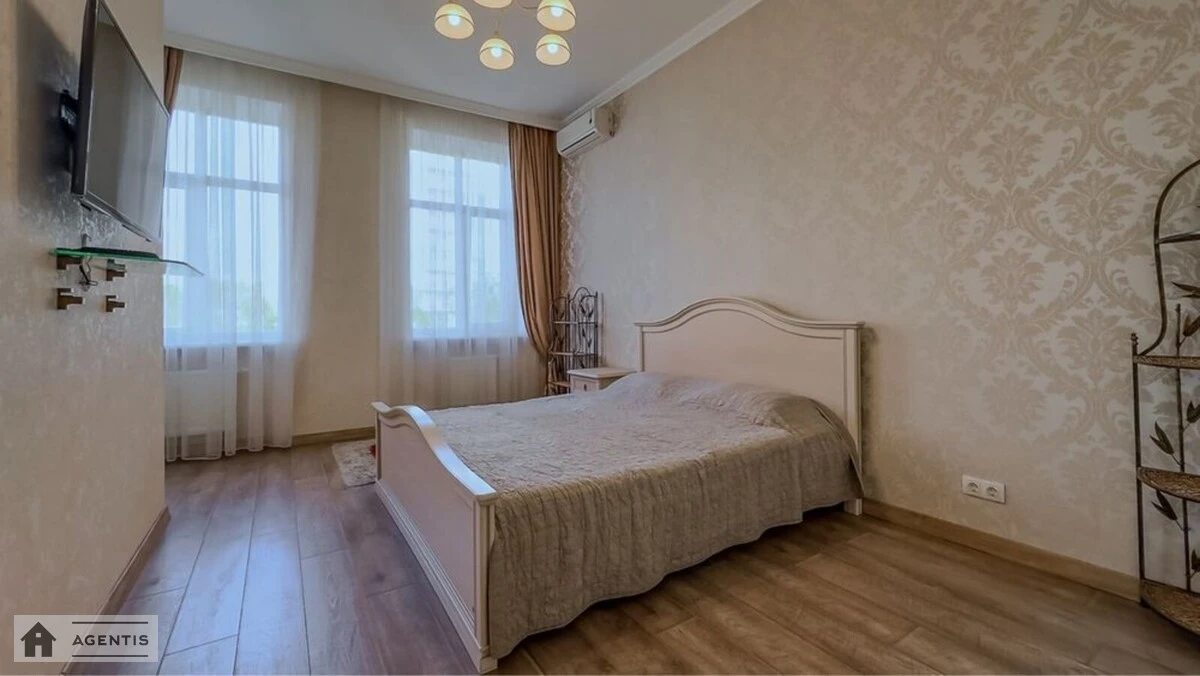 Apartment for rent 3 rooms, 120 m², 4th fl./14 floors. 66, Dmytrivska 66, Kyiv. 