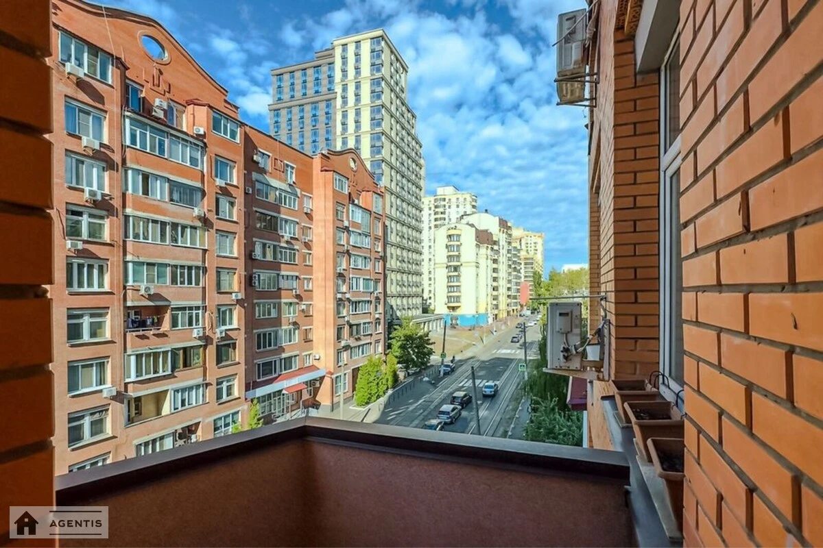 Apartment for rent 3 rooms, 120 m², 4th fl./14 floors. 66, Dmytrivska 66, Kyiv. 