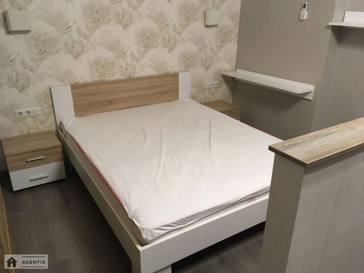 Сдам квартиру 2 комнаты, 58 m², 25 эт./25 этажей. 40, Драгоманова 40, Киев. 