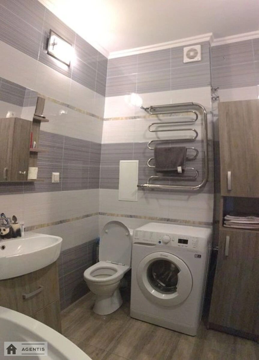 Сдам квартиру 2 комнаты, 58 m², 25 эт./25 этажей. 40, Драгоманова 40, Киев. 