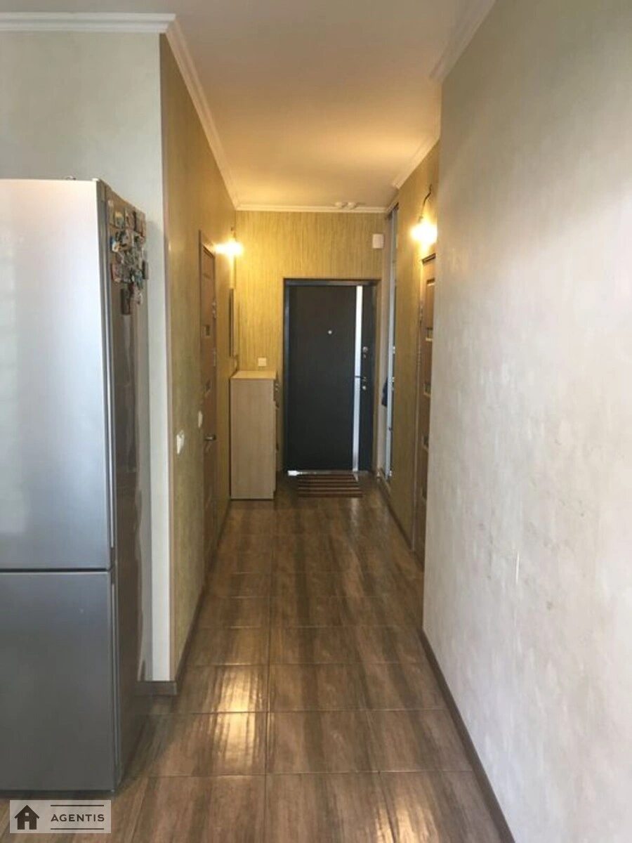 Сдам квартиру 2 комнаты, 58 m², 25 эт./25 этажей. 40, Драгоманова 40, Киев. 