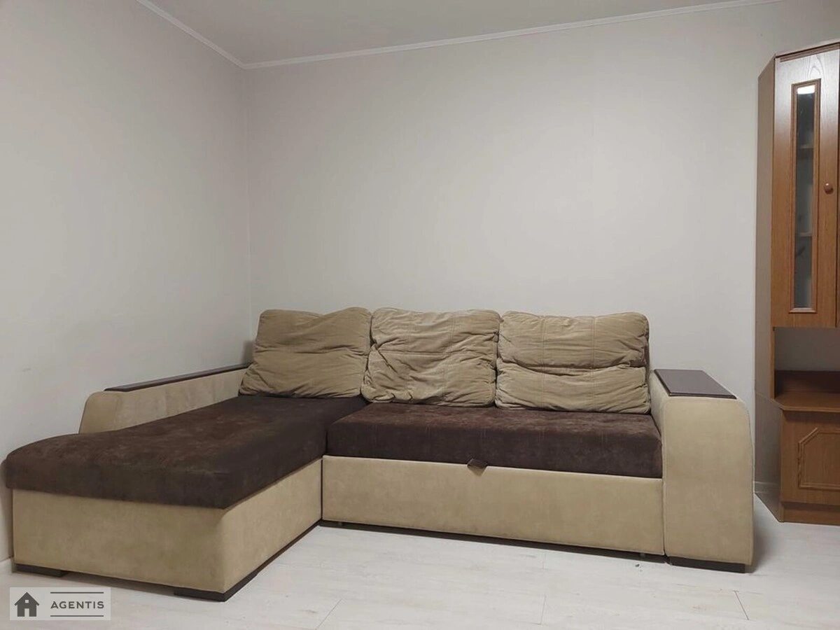 Сдам квартиру 1 комната, 42 m², 5 эт./10 этажей. 9, Степана Рудницького вул., Киев. 