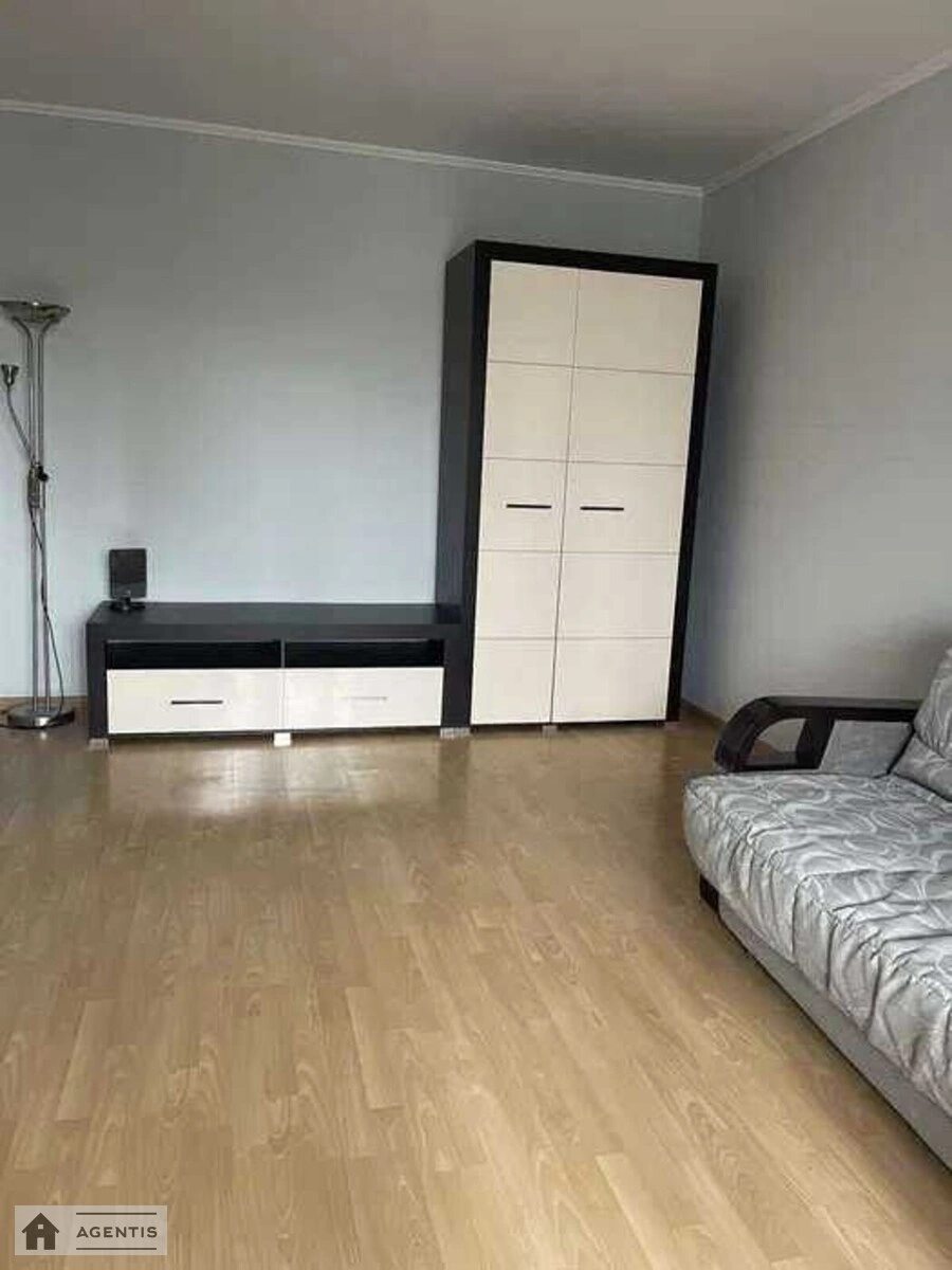 Здам квартиру 2 кімнати, 52 m², 3 пов./21 поверх. Старокиївська, Київ. 