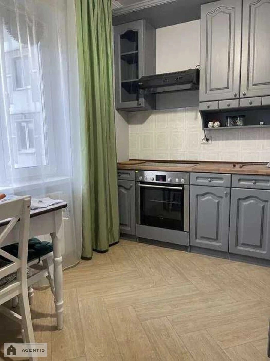 Apartment for rent 2 rooms, 52 m², 3rd fl./21 floors. Starokiyivska, Kyiv. 