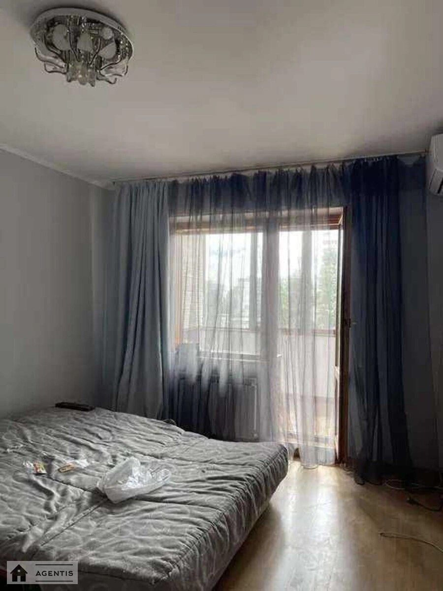 Apartment for rent 2 rooms, 52 m², 3rd fl./21 floors. Starokiyivska, Kyiv. 