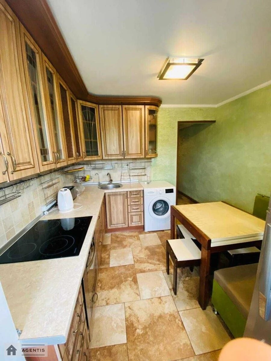 Здам квартиру 3 кімнати, 65 m², 2 пов./16 поверхів. Оболонський район, Київ. 