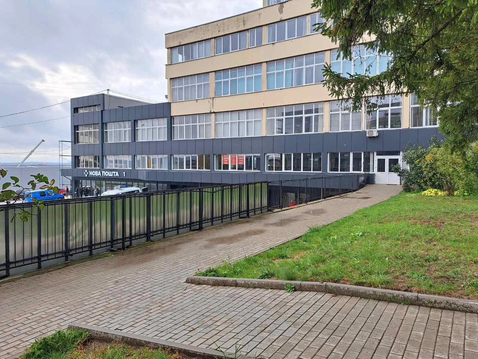 Продам нерухомість під комерцію 320 m², 1 пов./5 поверхів. Микулинецька вул., Тернопіль. 