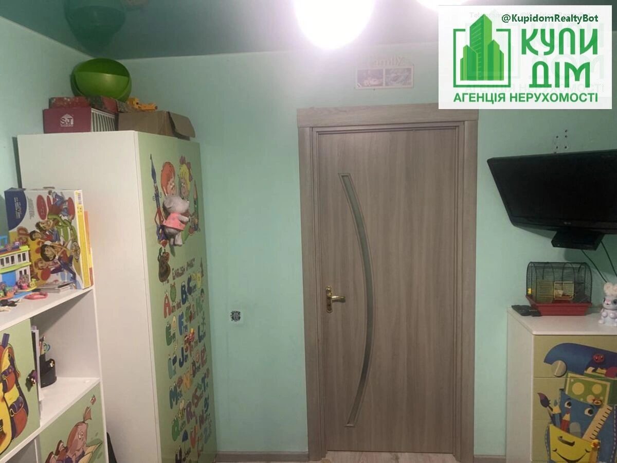 Продаж квартири 2 кімнати, 46 m², 1 пов./5 поверхів. Перемоги проспект, Кропивницький. 