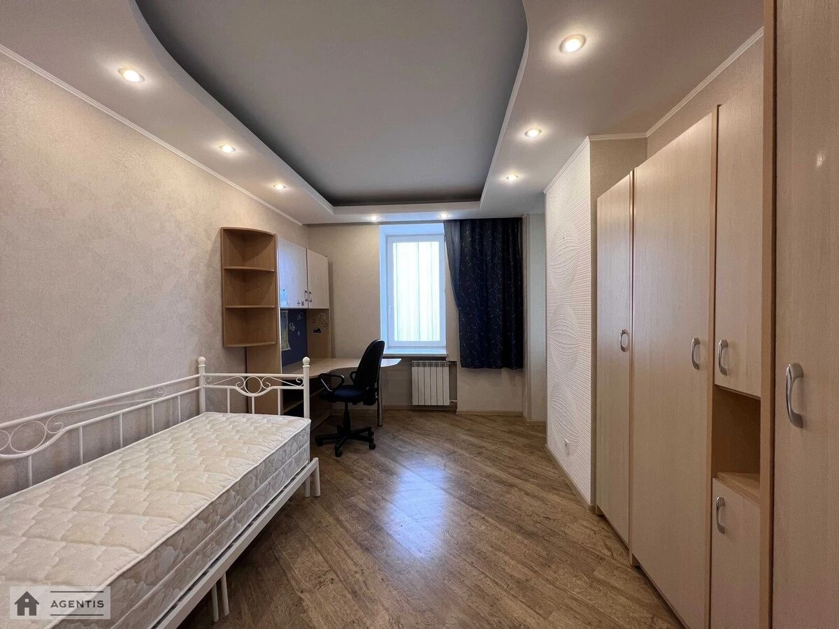 Сдам квартиру 4 комнаты, 122 m², 15 эт./16 этажей. 16, Павла Тичини просп., Киев. 