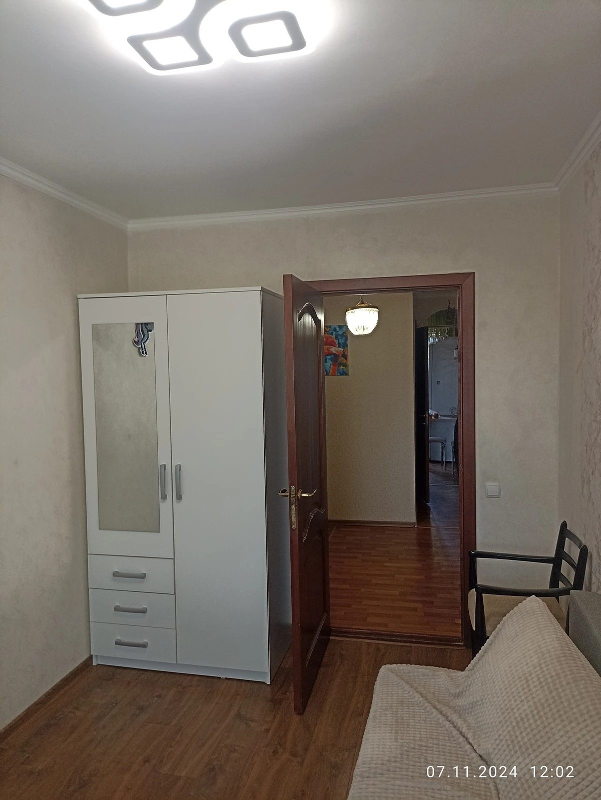 Продаж квартири 3 кімнати, 623 m², 4 пов./5 поверхів. Королевой Г. ул., Дніпро. 