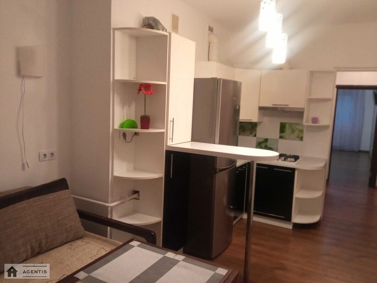 Apartment for rent 1 room, 43 m², 8th fl./11 floors. 6, Ivana Franka vul., Kyiv. 