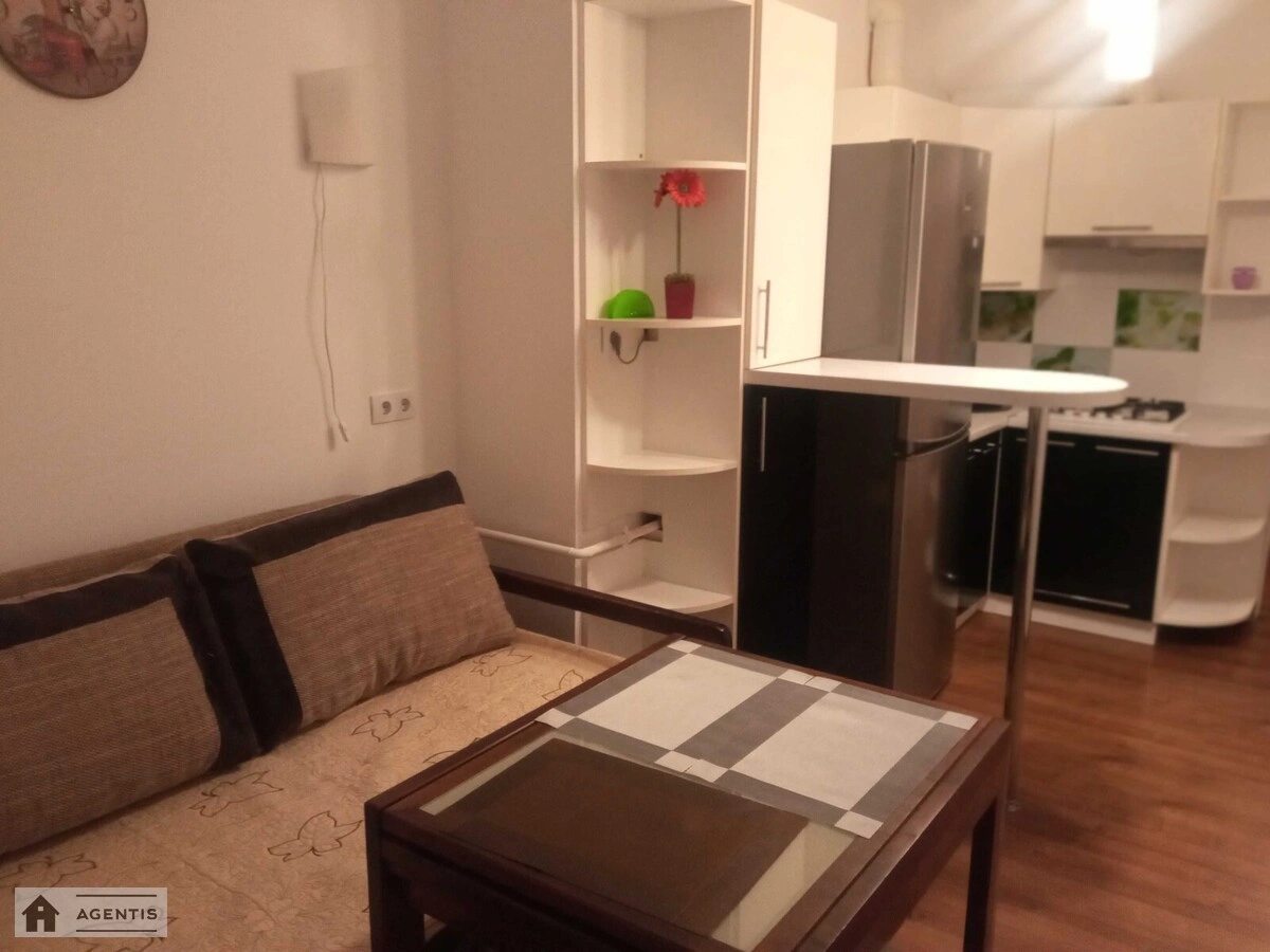 Apartment for rent 1 room, 43 m², 8th fl./11 floors. 6, Ivana Franka vul., Kyiv. 