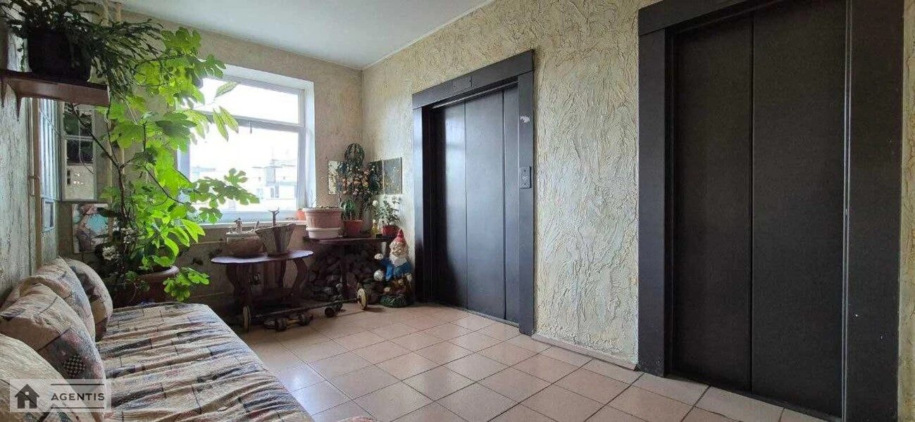 Сдам квартиру 2 комнаты, 80 m², 8 эт./20 этажей. 2, Никольско-Слободская 2, Киев. 