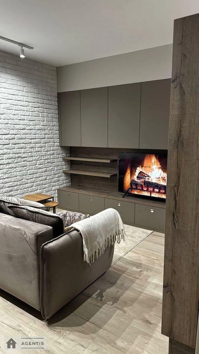 Сдам квартиру 2 комнаты, 50 m², 5 эт./24 этажа. 44, Антоновича вул. (Горького), Киев. 