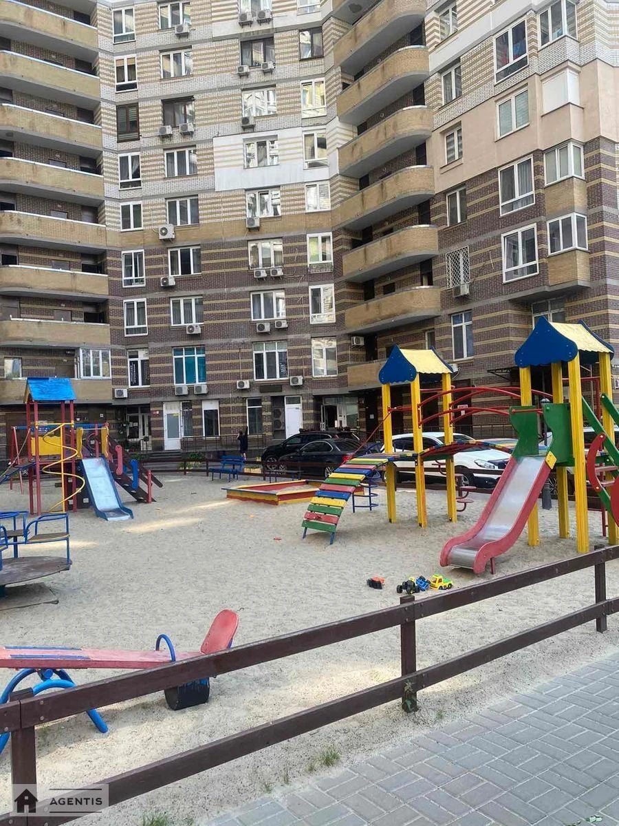 Сдам квартиру 2 комнаты, 97 m², 3 эт./22 этажа. 30, Анни Ахматової вул., Киев. 