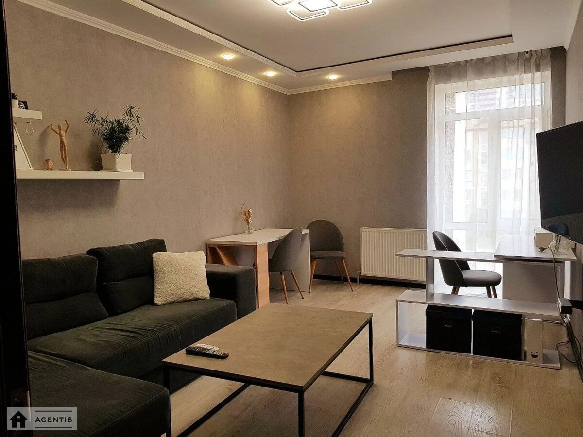 Сдам квартиру 2 комнаты, 58 m², 3 эт./4 этажа. 9, Молодіжна , Вишневое. 