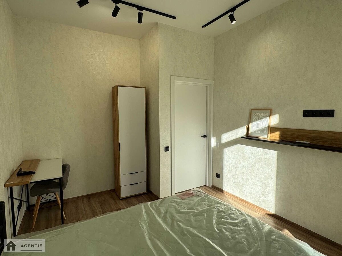 Apartment for rent 1 room, 40 m², 2nd fl./4 floors. 32, Bogatyrska 32, Kyiv. 