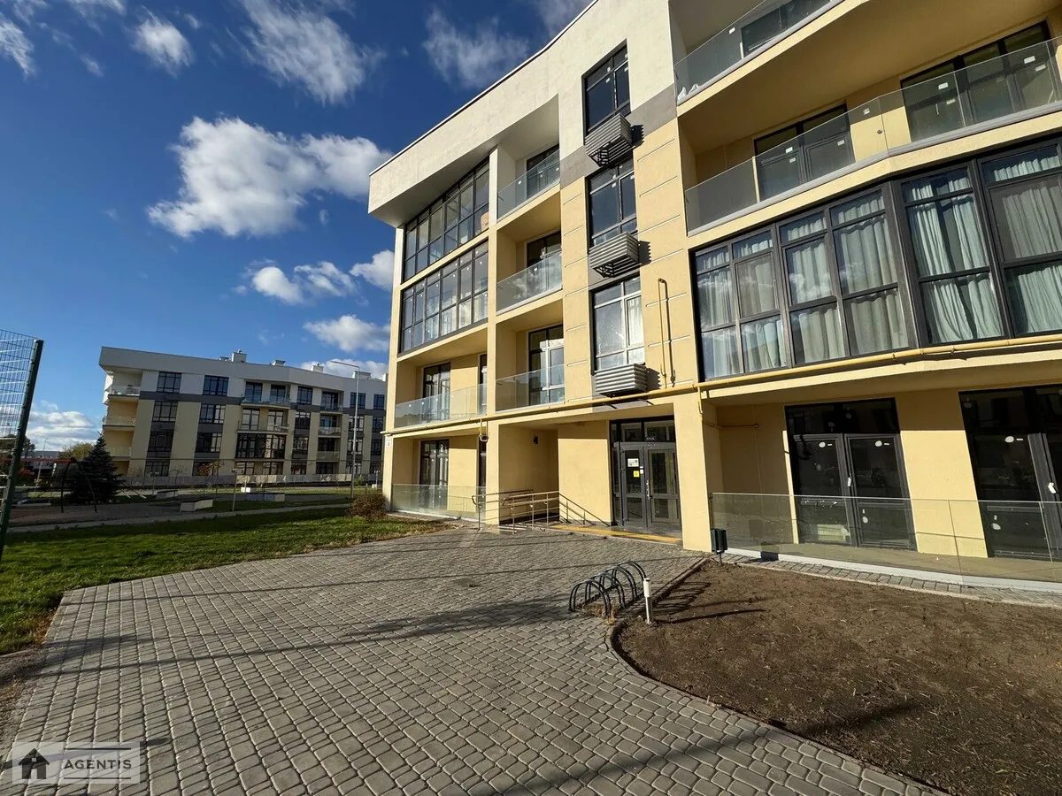 Сдам квартиру 1 комната, 40 m², 2 эт./4 этажа. 32, Богатырская 32, Киев. 