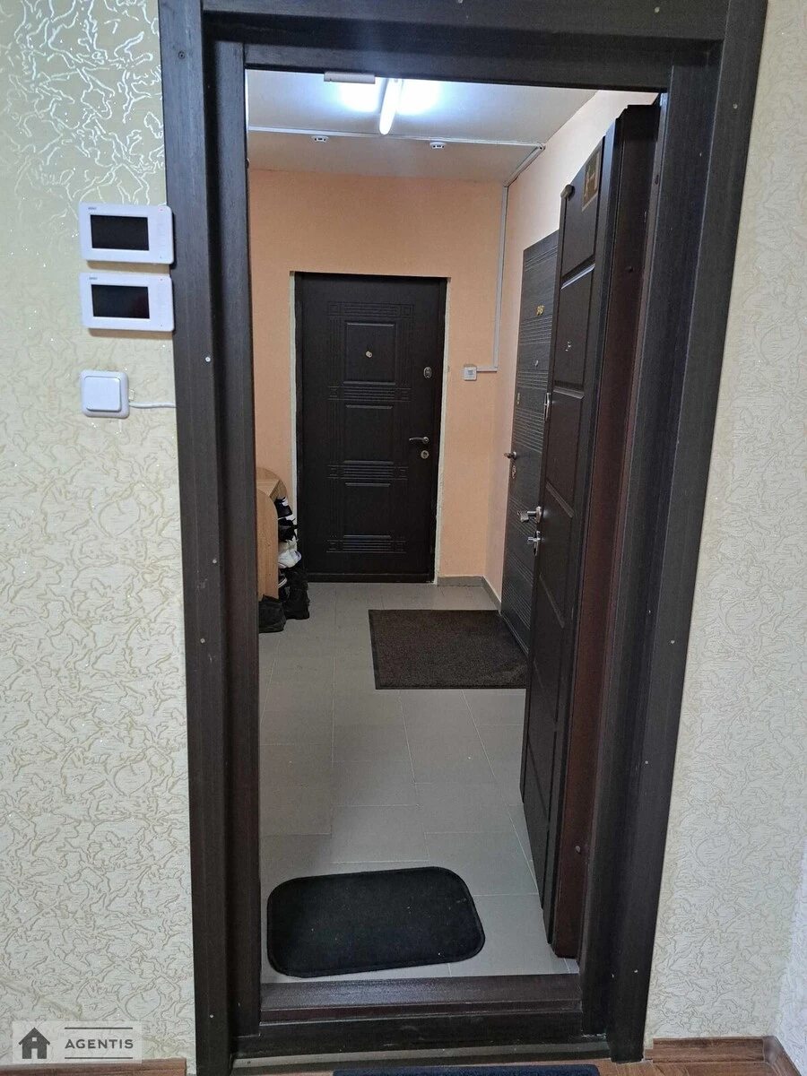 Сдам квартиру 3 комнаты, 96 m², 18 эт./23 этажа. 9, Академіка Глушкова просп., Киев. 