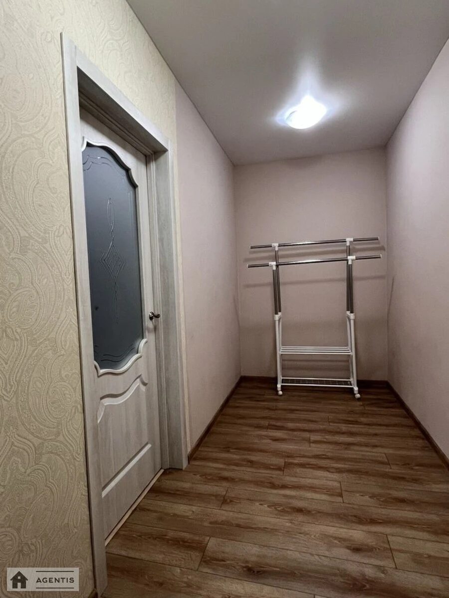 Здам квартиру 1 кімната, 48 m², 3 пов./22 поверхи. 14, Феодосійський 14, Київ. 