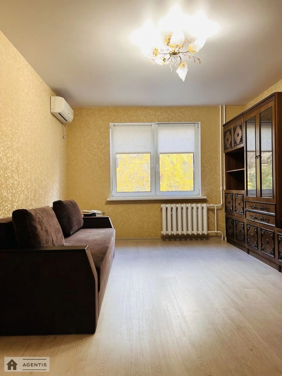 Apartment for rent 1 room, 48 m², 3rd fl./22 floors. 14, Feodosiyskiy 14, Kyiv. 