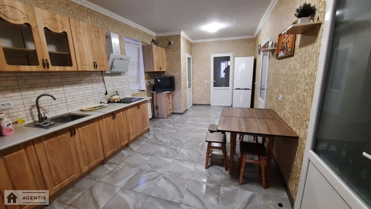 Apartment for rent 3 rooms, 80 m², 2nd fl./2 floors. Darnytskyy rayon, Kyiv. 