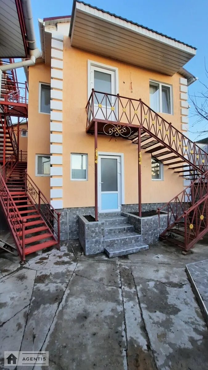 Сдам квартиру 3 комнаты, 80 m², 2 эт./2 этажа. Дарницкий район, Киев. 