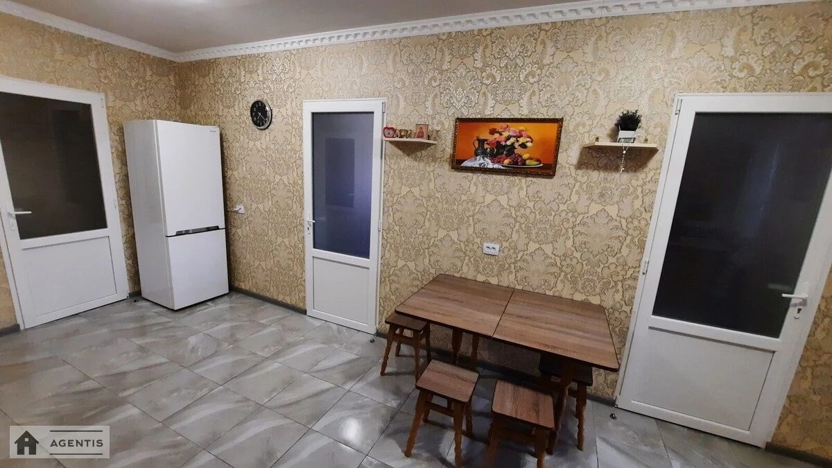 Apartment for rent 3 rooms, 80 m², 2nd fl./2 floors. Darnytskyy rayon, Kyiv. 