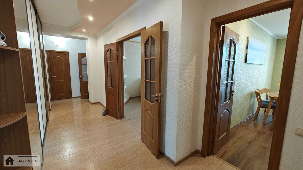 Сдам квартиру 3 комнаты, 101 m², 10 эт./13 этажей. 60, Юлії Здановської вул. (Михайла Ломоносова), Киев. 