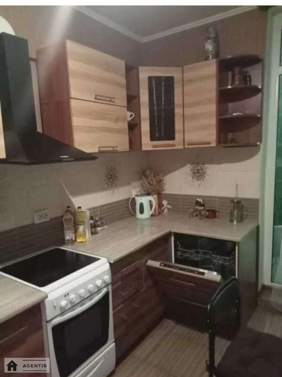 Apartment for rent 2 rooms, 62 m², 7th fl./9 floors. Regeneratorna, Kyiv. 