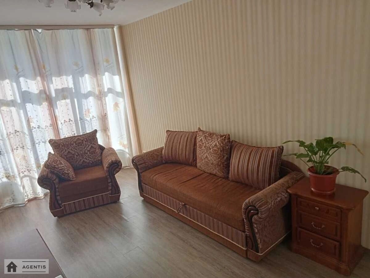 Apartment for rent 2 rooms, 62 m², 7th fl./9 floors. Regeneratorna, Kyiv. 