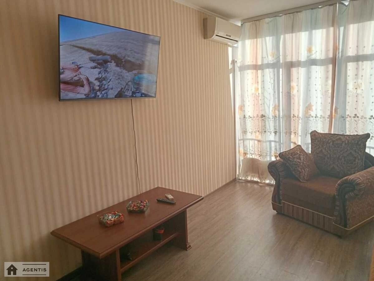 Apartment for rent 2 rooms, 62 m², 7th fl./9 floors. Regeneratorna, Kyiv. 