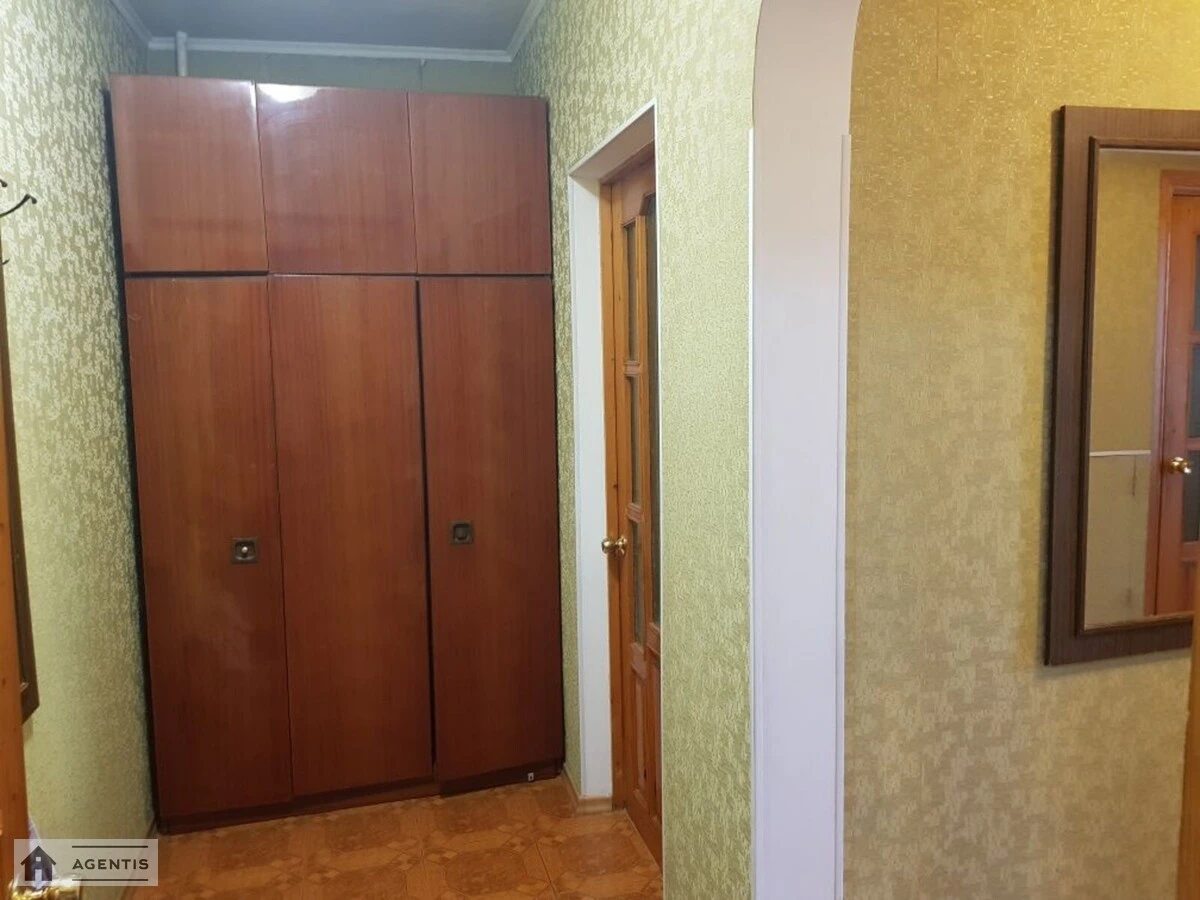 Сдам квартиру 1 комната, 38 m², 9 эт./9 этажей. 1, Приречная 1, Киев. 