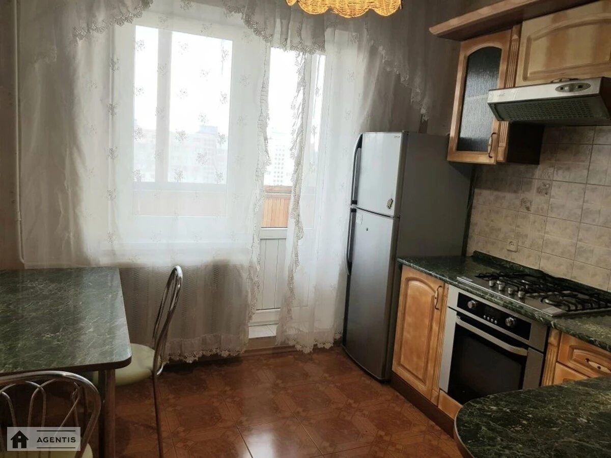 Сдам квартиру 1 комната, 38 m², 9 эт./9 этажей. 1, Приречная 1, Киев. 