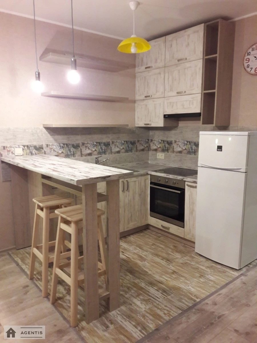 Здам квартиру 1 кімната, 34 m², 5 пов./11 поверхів. 11, Львівська 11, Київ. 