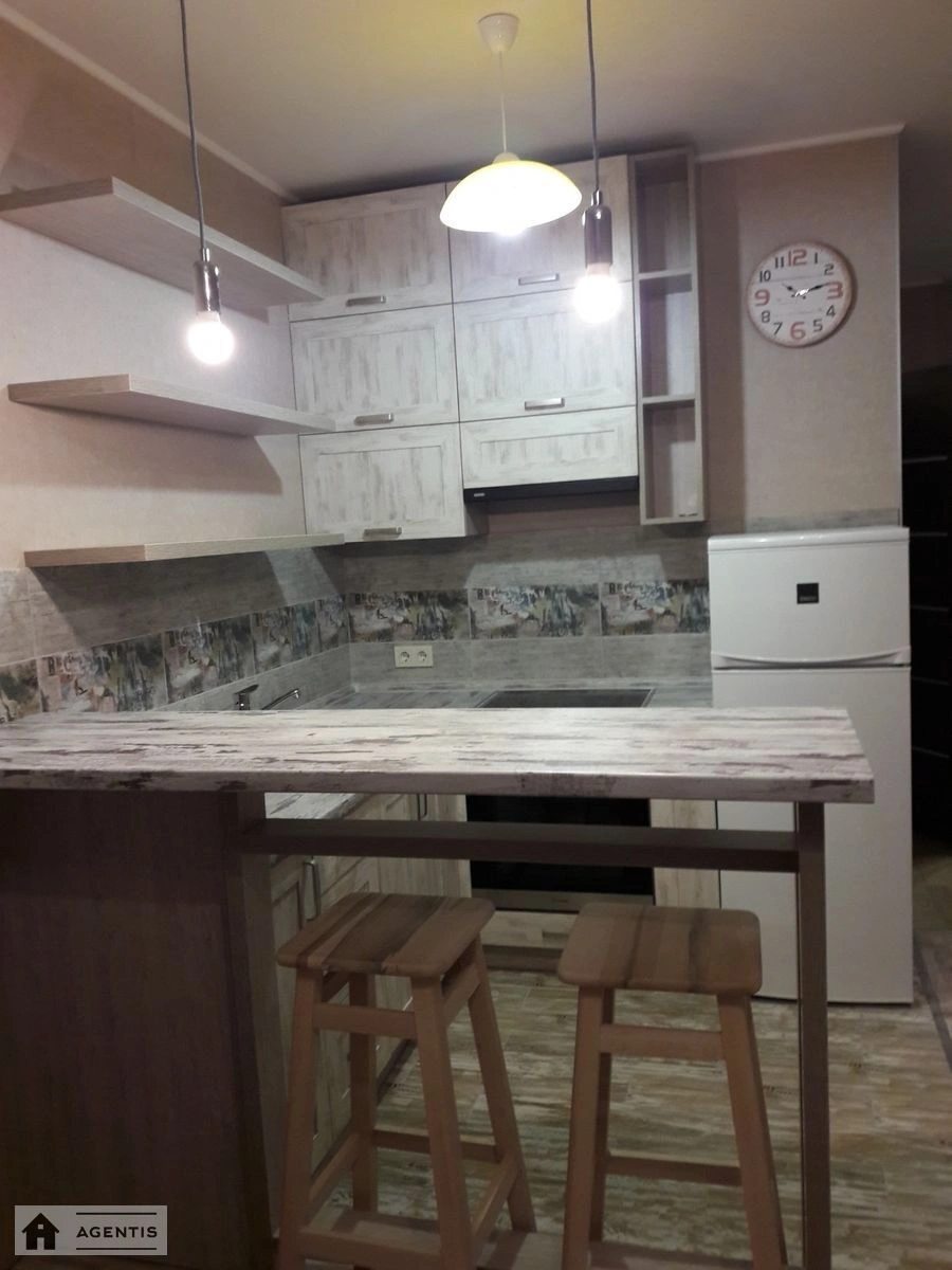 Здам квартиру 1 кімната, 34 m², 5 пов./11 поверхів. 11, Львівська 11, Київ. 