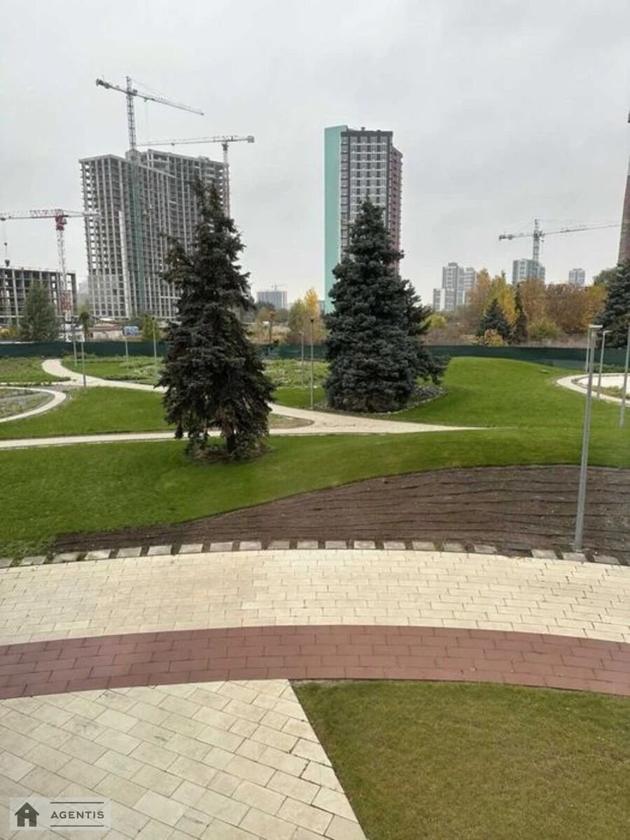 Сдам квартиру 3 комнаты, 72 m², 2 эт./25 этажей. 8, Віктора Некрасова вул. (Північно-Сирецька), Киев. 