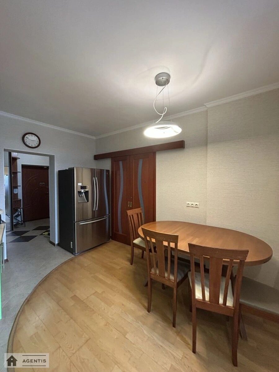 Сдам квартиру 2 комнаты, 90 m², 18 эт./25 этажей. 25, Днепровская набережная 25, Киев. 