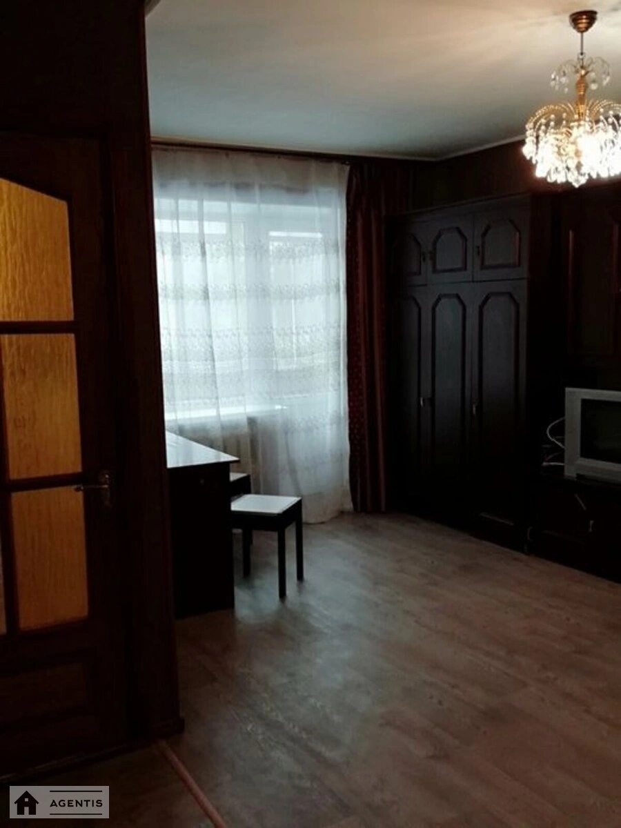 Здам квартиру 1 кімната, 32 m², 2 пов./5 поверхів. 35, Науки 35, Київ. 