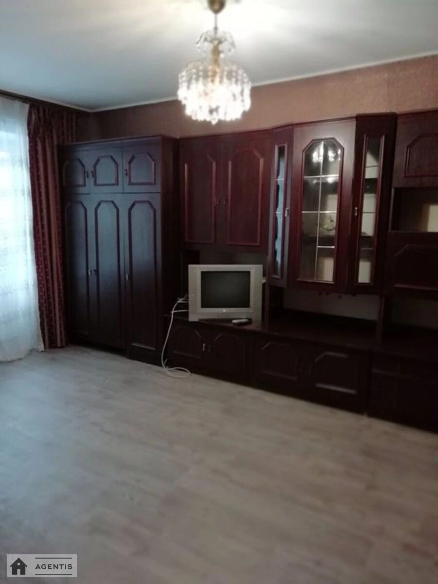 Здам квартиру 1 кімната, 32 m², 2 пов./5 поверхів. 35, Науки 35, Київ. 